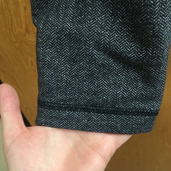 Lululemon size 6 Capri - Picture 9 of 10